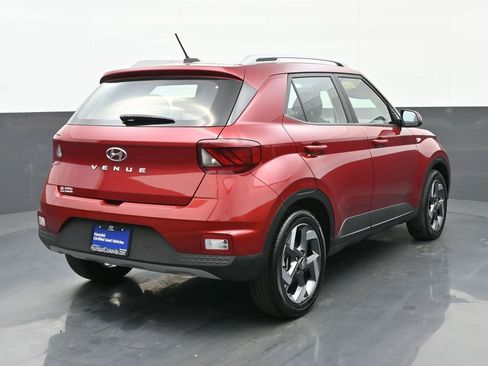 Used 2024 Hyundai Venue Limited image 4