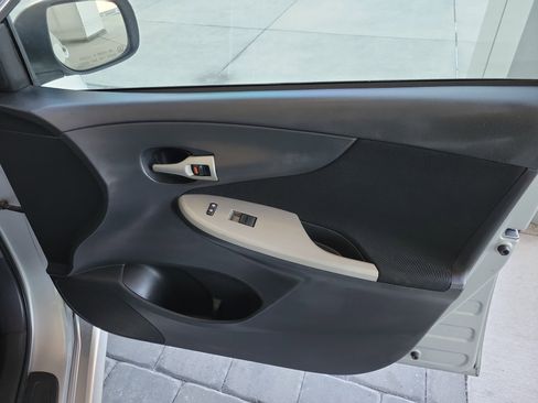 Used 2013 Toyota Corolla S image 28