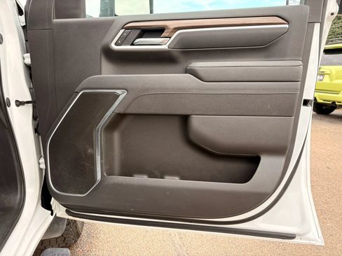 Used 2025 Chevrolet Silverado 2500 LT AWD/4WD image 11