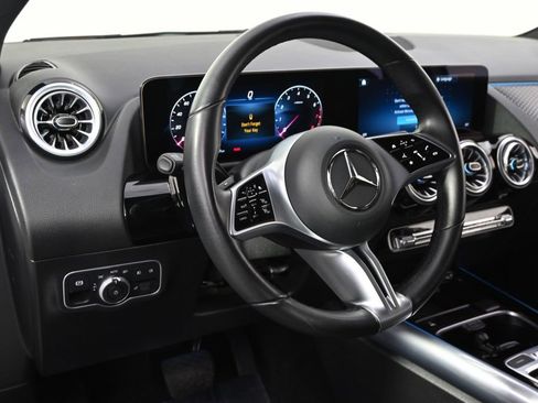 Used 2025 Mercedes-Benz GLA 250 4MATIC image 12