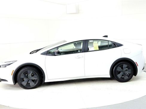 New 2026 Toyota Prius LE image 3