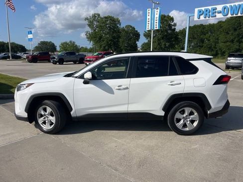 Used 2019 Toyota RAV4 XLE FWD image 3