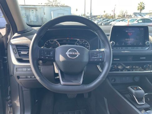 Used 2025 Nissan Rogue SV image 30