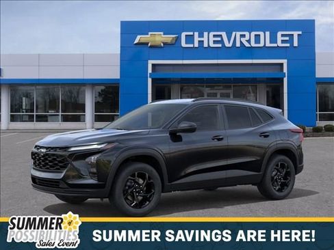 New 2026 Chevrolet Trax LT w/ Driver Confidence Package FWD image 2
