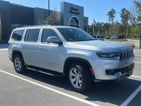 Used 2022 Jeep Wagoneer Series II image 2