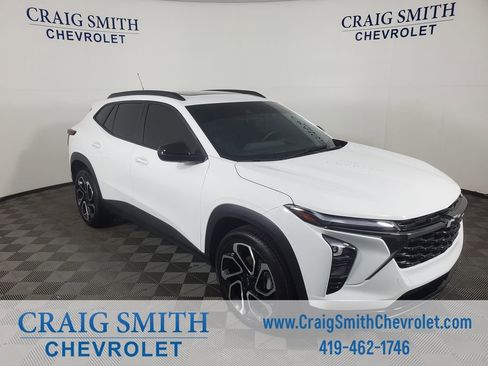 Used 2024 Chevrolet Trax RS w/ Sunroof Package FWD image 7