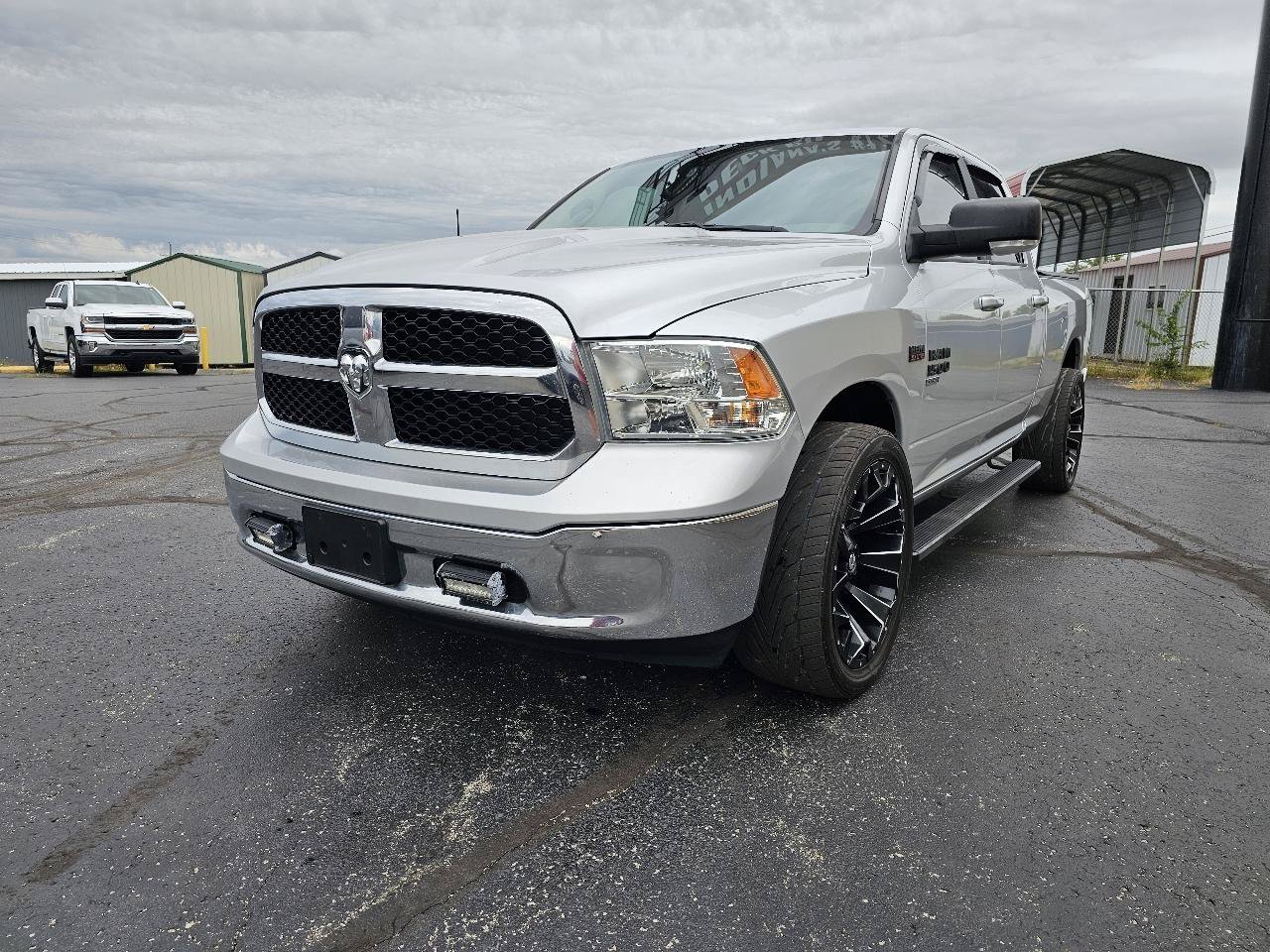 Used 2019 RAM 1500 Classic SLT w/ Luxury Group AWD/4WD image 2