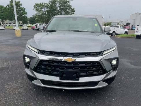 Used 2025 Chevrolet Blazer LT FWD image 3
