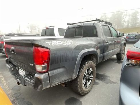 Used 2016 Toyota Tacoma TRD Sport image 4