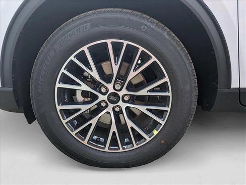 New 2025 Ford Escape SE w/ PHEV Premium Package image 16