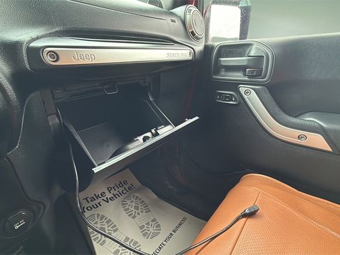 Used 2012 Jeep Wrangler Unlimited Sahara image 30