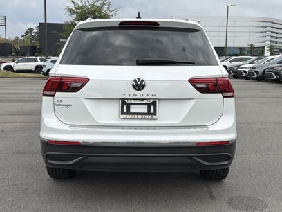 Used 2023 Volkswagen Tiguan SE w/ Panoramic Sunroof Package