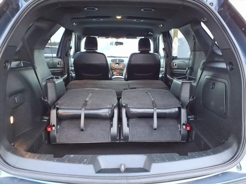 Used 2018 Ford Explorer XLT image 10