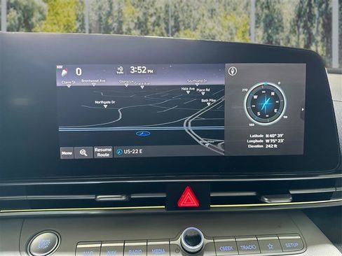 Used 2021 Hyundai Elantra Limited FWD image 15
