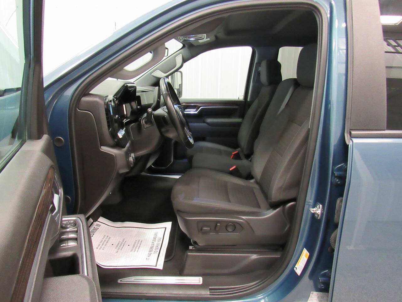 Used 2025 Chevrolet Silverado 2500 LT w/ Convenience Package AWD/4WD image 33