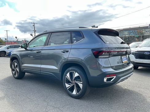 New 2025 Volkswagen Taos SE image 6