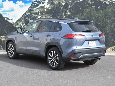 Certified 2022 Toyota Corolla Cross XLE w/ Convenience Package image 9