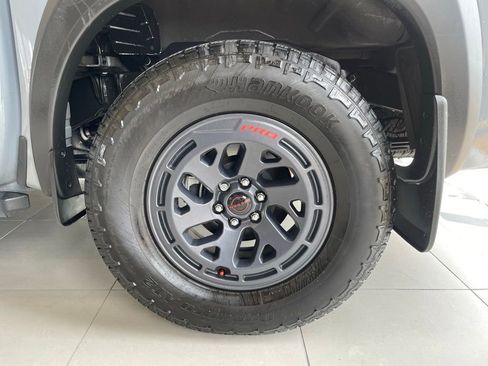 Certified 2025 Nissan Frontier Pro-X RWD image 18