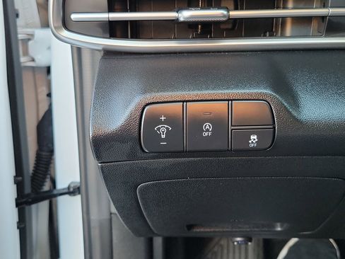 Certified 2025 Hyundai Elantra SE image 14