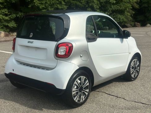 Used 2017 smart fortwo pure RWD image 7
