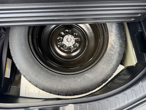 Used 2015 Toyota RAV4 XLE AWD/4WD image 17