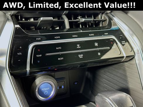 Used 2021 Toyota Venza Limited image 17