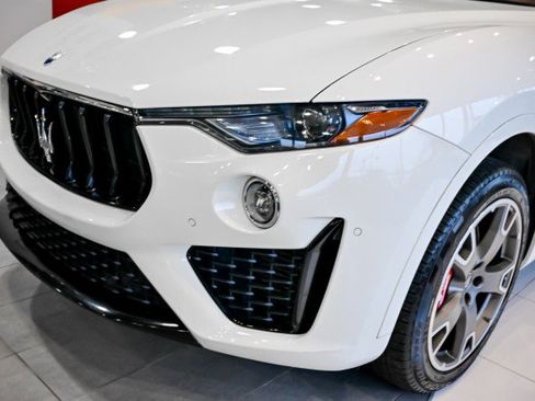 Used 2022 Maserati Levante Modena image 10