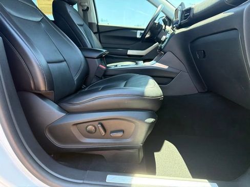Certified 2021 Ford Explorer Limited w/ Equipment Group 301A AWD/4WD image 17