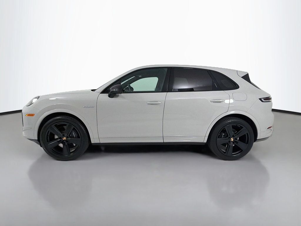 Certified 2026 Porsche Cayenne E-Hybrid AWD/4WD image 2