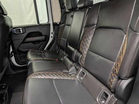 Used 2021 Jeep Gladiator Overland AWD/4WD image 13