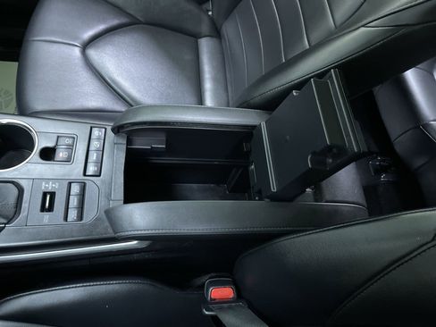 Used 2021 Toyota Highlander XLE image 25