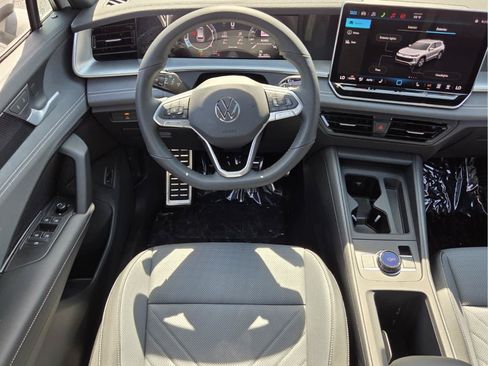 New 2026 Volkswagen Tiguan SE R-Line FWD image 11