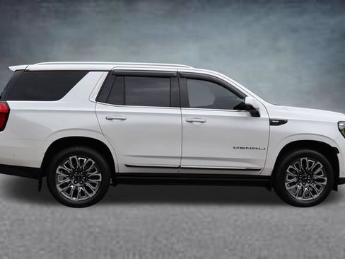Used 2023 GMC Yukon Denali Ultimate AWD/4WD image 2