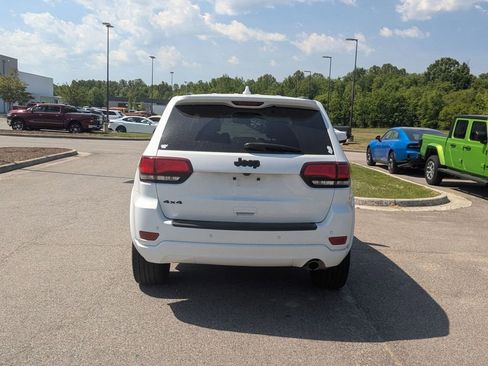 Used 2021 Jeep Grand Cherokee Laredo X AWD/4WD image 4