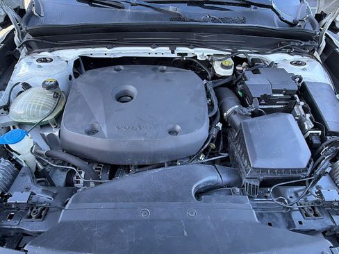 Used 2020 Volvo XC40 T5 R-Design image 41