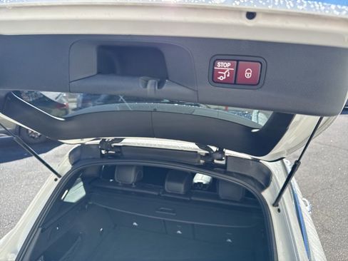 Used 2022 Mercedes-Benz GLC 300 4MATIC w/ Multimedia Package Lite image 11