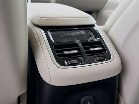 New 2026 Volvo XC90 T8 Ultra w/ Protection Package Premier AWD/4WD image 27