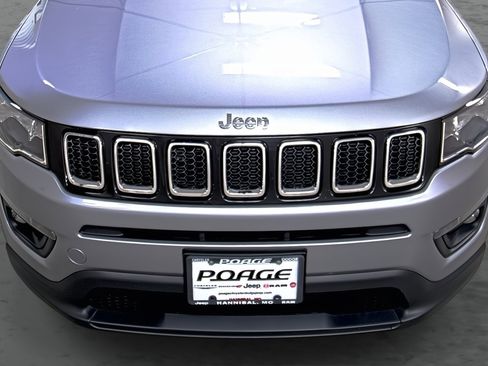 Used 2017 Jeep Compass Latitude w/ Popular Equipment Group image 16