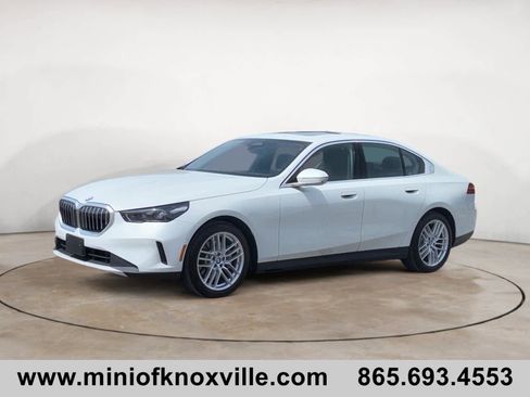 Used 2025 BMW 530i xDrive AWD/4WD image 7