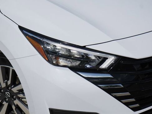 Used 2025 Nissan Versa SV FWD image 2