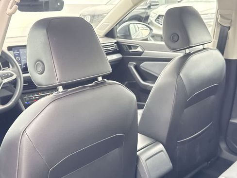 Used 2025 Volkswagen Jetta SE FWD image 23