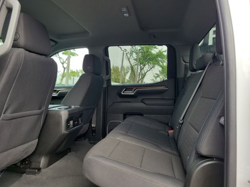 Used 2025 Chevrolet Silverado 1500 LT image 14