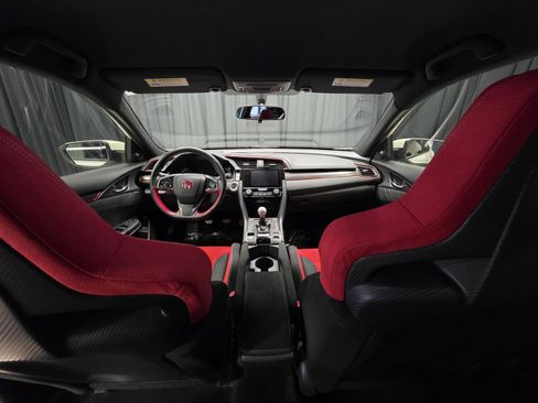 Used 2017 Honda Civic Type R image 2