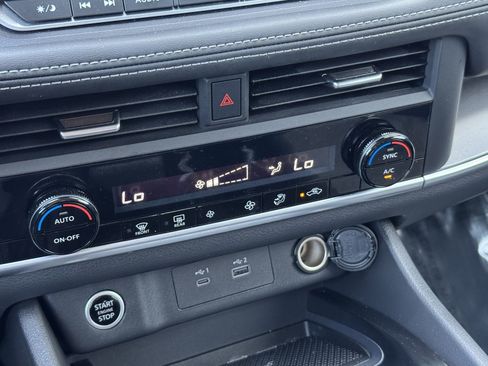 Used 2023 Nissan Rogue SV AWD/4WD image 16