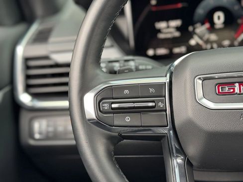 Used 2024 GMC Acadia Elevation image 11