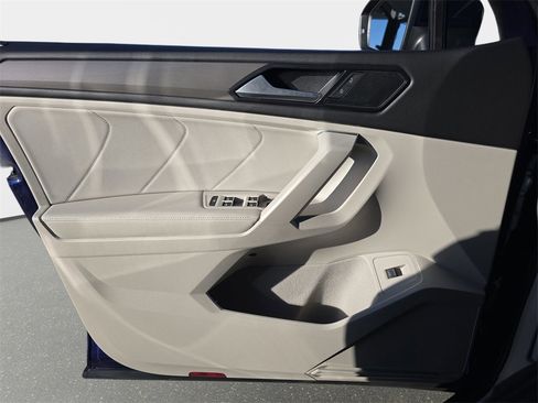 Used 2022 Volkswagen Tiguan SE image 31