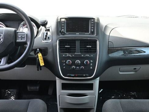Used 2018 Dodge Grand Caravan SE w/ UConnect Hands-Free Group FWD image 10
