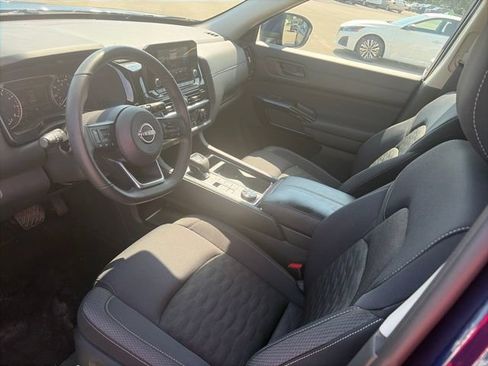 Used 2025 Nissan Pathfinder SV AWD/4WD image 16