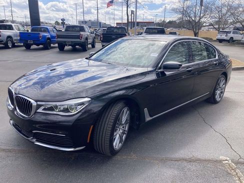 Used 2019 BMW 750i image 5