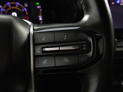 Used 2023 Chevrolet Colorado LT w/ LT Convenience Package III AWD/4WD image 27